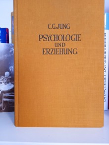 Buchvorderseite von C.G.Jungs Buch 'Psychologie und Erziehung', © Rascher Verlag Zürich, 1946