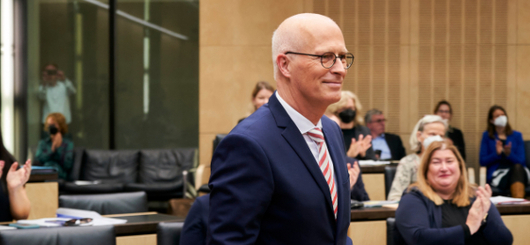 Bundesratspräsident Peter Tschentscher nimmt am 5. Januar 2023 an der Totenmesse für Benedikt XVI