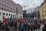 Friedliche Demo gegen 11:00h Uhr auf dem Silvius-Magnago-Platz