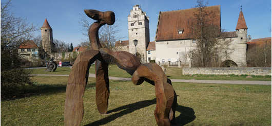 Die Skulpturen von Dietrich Klinge verzaubern die Märchenkulisse Dinkelsbühls bis 19.Oktober 