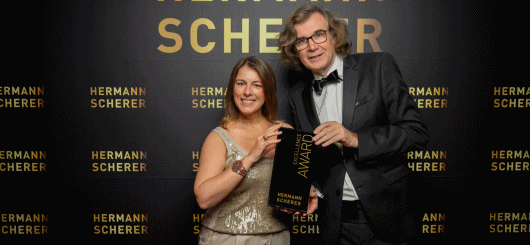 Die Auszeichnung wurde an Frau Olga Ploke im feierlichen Rahmen von Herrn Hermann Scherer überreicht