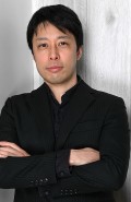 Der aus Japan stammende Pflegefachmann und Pianist Yuki Kawaguchi kam allein nach Deutschland.