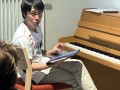 Yuki Kawaguchi sprach mit den Tagespflegegästen über Musik und persönliche Erinnerungen.